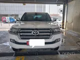 سيارة عائلية مستعملة من نوع VXR موديل 2018 للبيع.